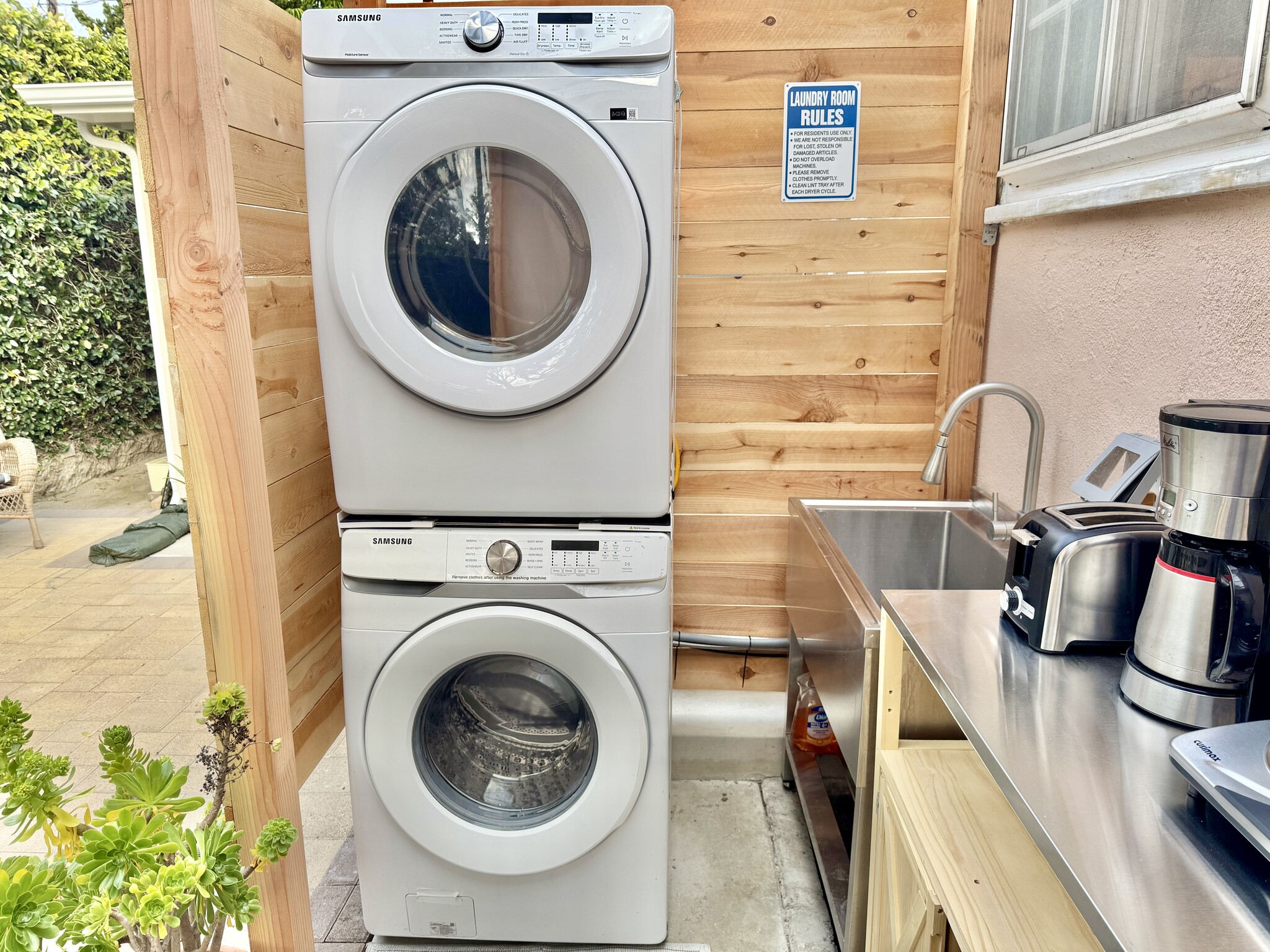 Building Photo - 10443 Califa St