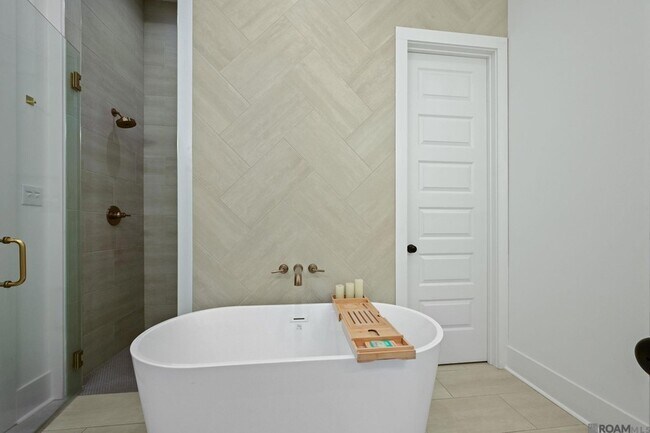 Building Photo - 3317 Pointe-Marie Dr