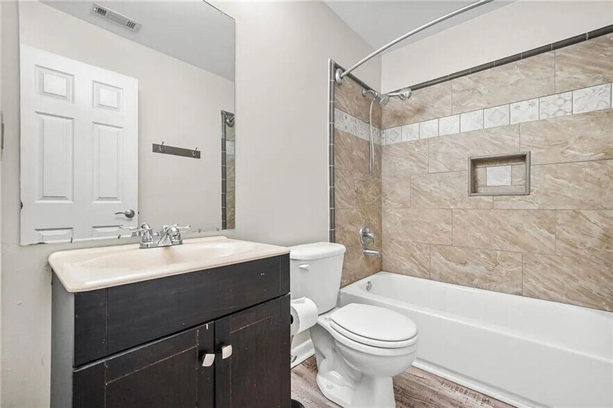 Building Photo - 1288 Gates Cir SE