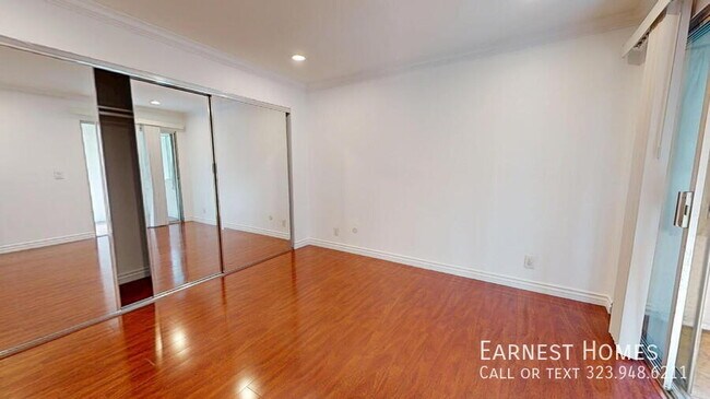 Building Photo - 5652 Yolanda Ave