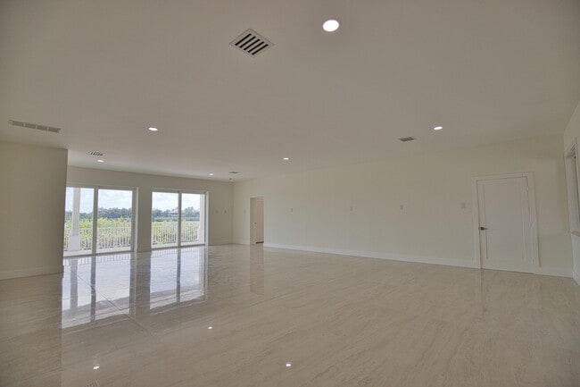 Building Photo - 13064 Via Flavia