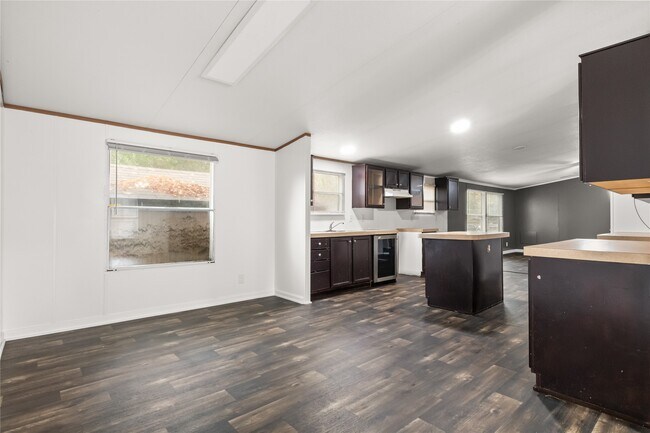 Building Photo - 811 De Lorean Ct