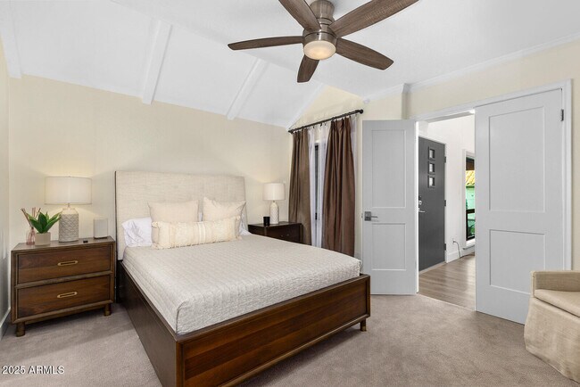 Building Photo - 5822 N Scottsdale Rd