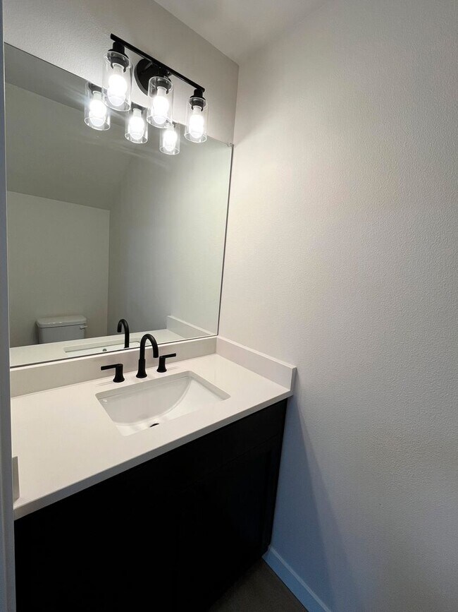 Building Photo - Newly Built Townhome-Style Unit with Laundry, A/C, Private Patio!