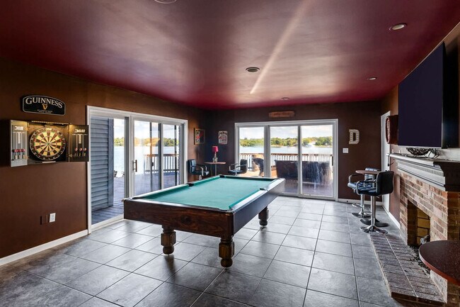 Building Photo - 301 S Front St