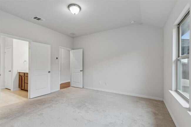 Building Photo - 1220 Johnson Dr