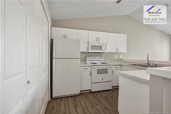 Building Photo - 6800 Willowbrook Dr