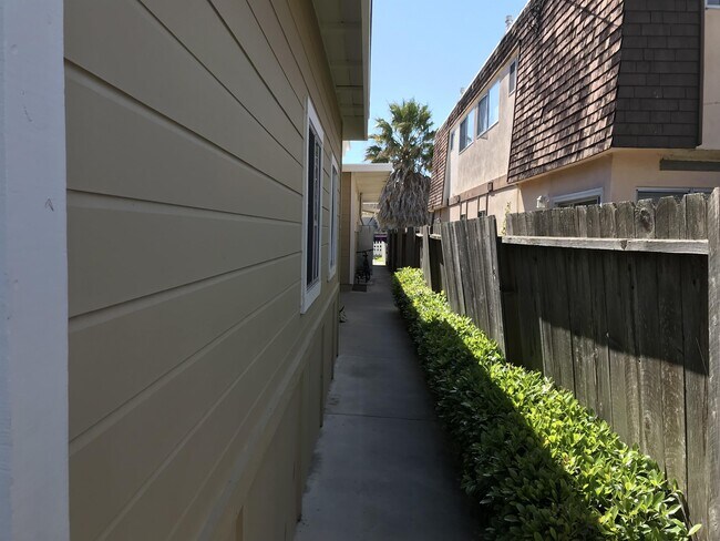 Building Photo - 6692 Trigo Rd