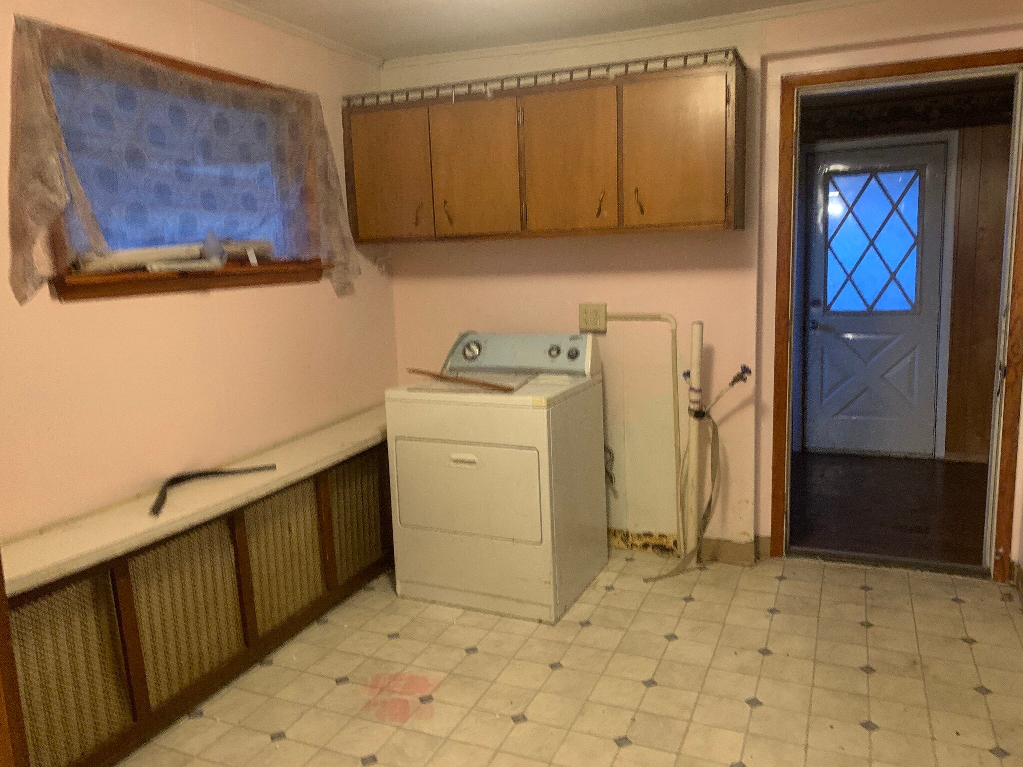 Building Photo - 606 Cypress Ave