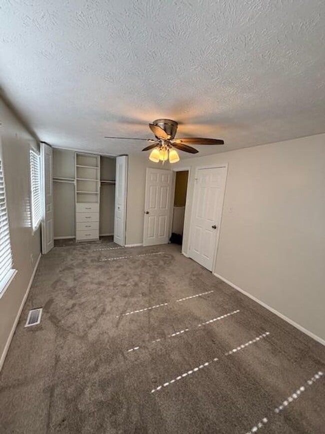 Building Photo - Beautifully Renovated 3-Bedroom, 2.5-Bath ...