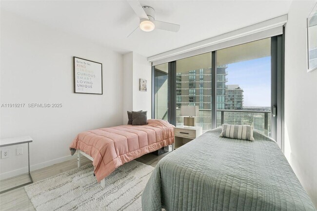 Building Photo - 3131 NE 7th Ave