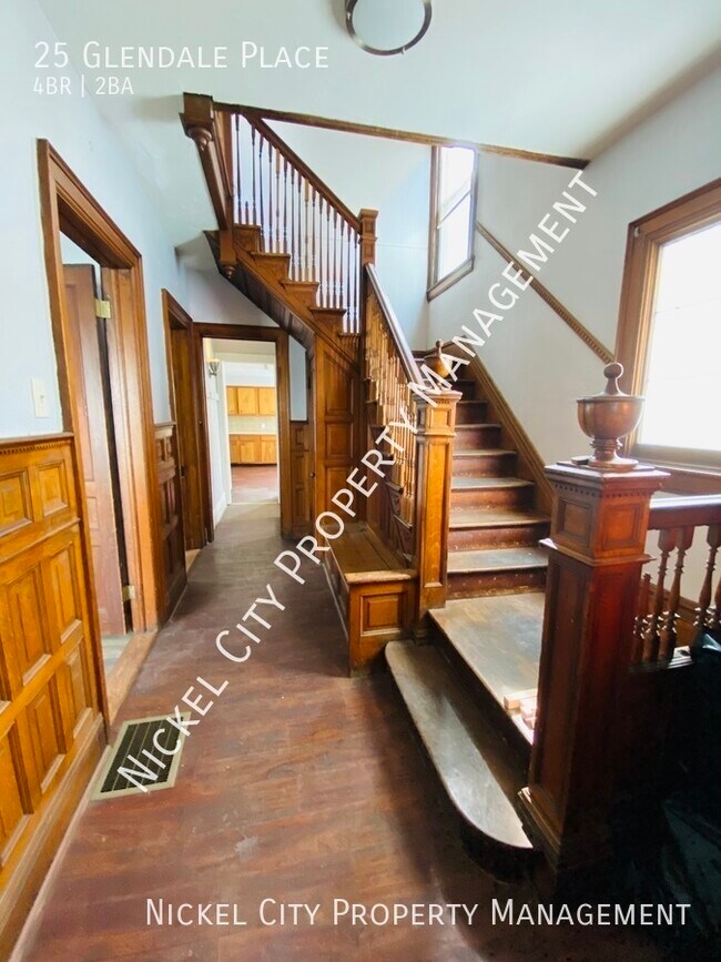 Building Photo - Beautiful 4 bedroom + Office Victorian Sty...