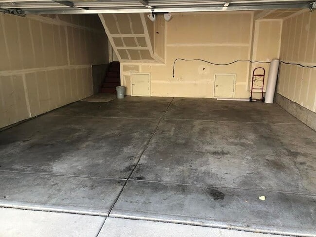 Building Photo - Fully Renovated, "MUST SEE" 3 Bedroom, 3 Bath Townhome with 2 Car Attached Garage