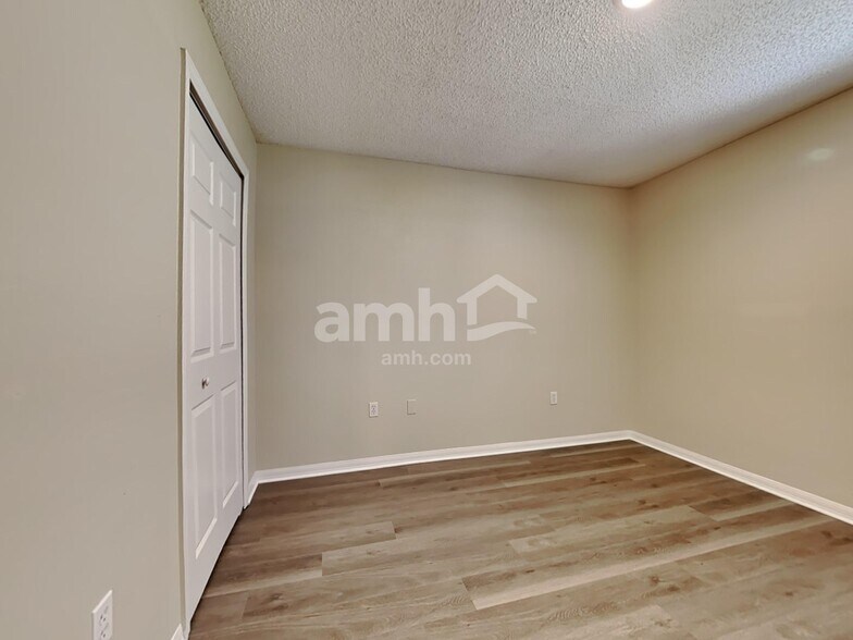 Building Photo - 1848 Saga Ct