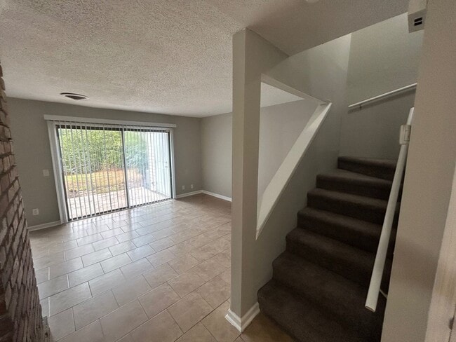 Building Photo - 240 Jamil Rd