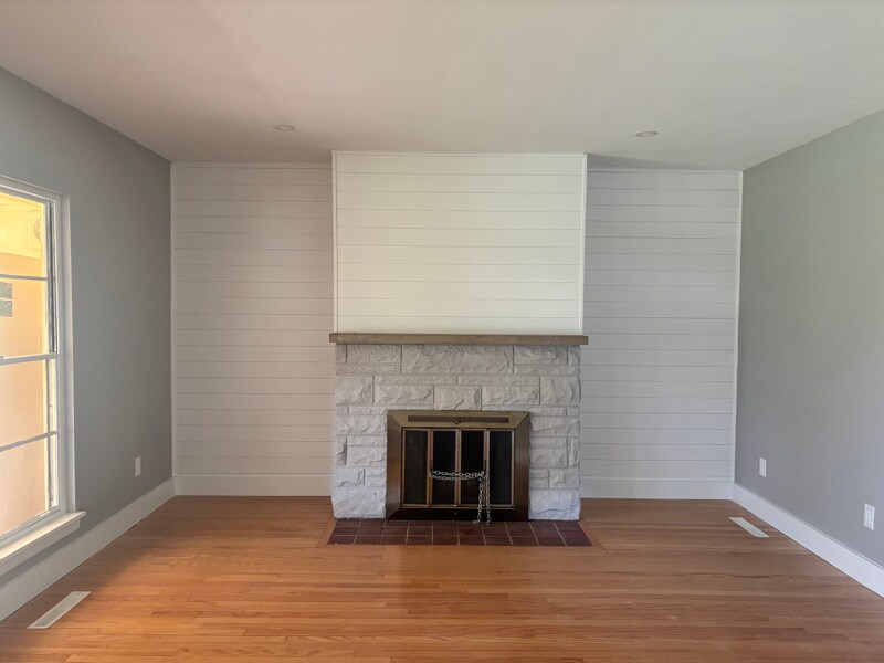 Building Photo - 2514 E 5th St