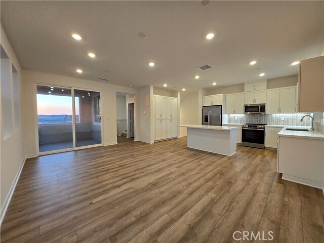 Building Photo - 5961 Huntington Dr