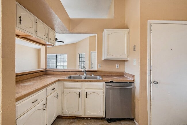 Building Photo - 6600 Brookhaven Ct