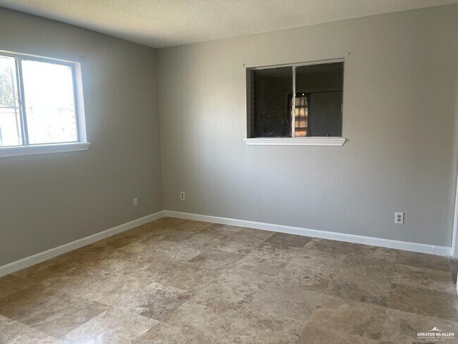 Building Photo - 14-25 1/2 N 25 1/2 St