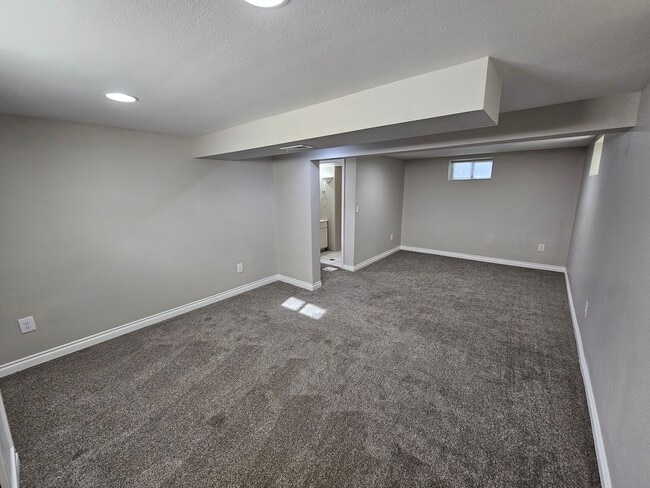 Building Photo - Beautiful Home + Mother-in-Law Suite