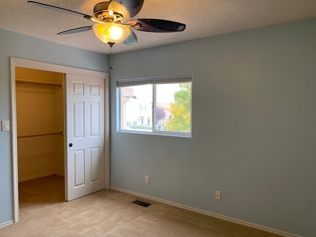 Building Photo - Magnificent 4 Bedroom, 2.5 Bath in Rio Rancho!