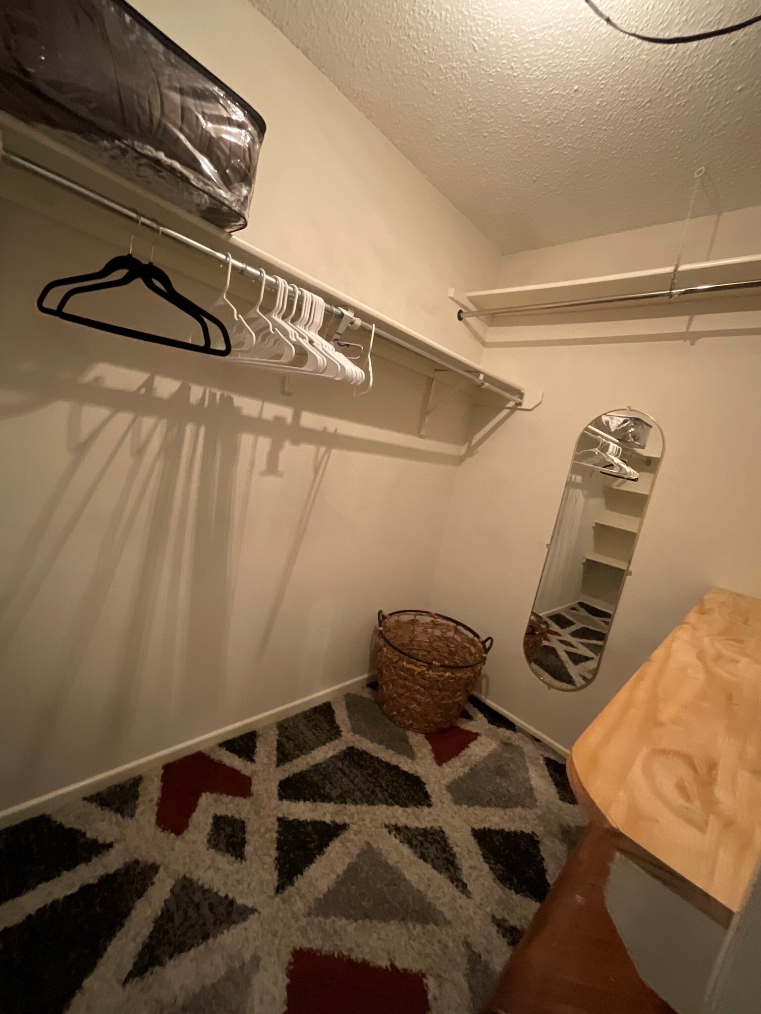 Walk-in Closet - 13018 Heimer Rd