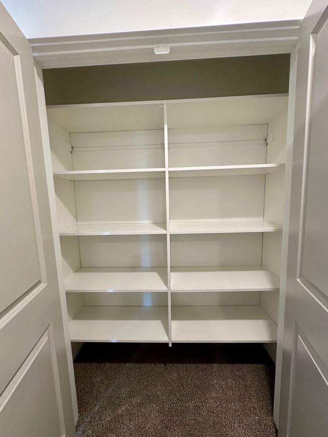 Building Photo - NT 3367