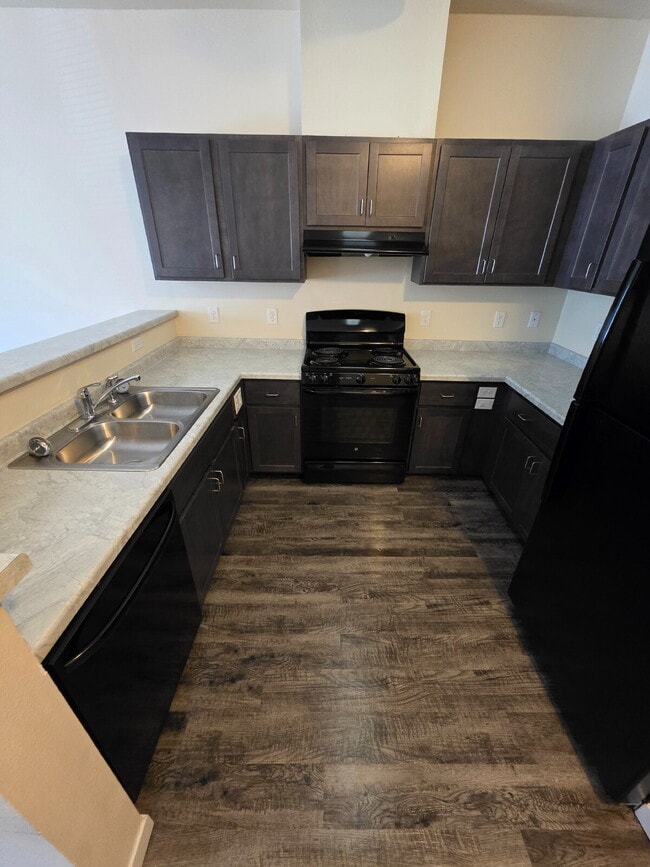 Building Photo - *HANDICAP ACCESSIBLE UNIT* 1 Bedroom | 1 Bathroom Lower Level Apartment Unit Available RIGHT NOW!