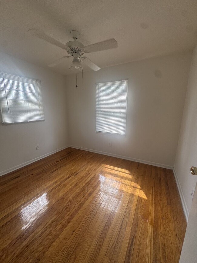 Building Photo - 215-Hillcrest