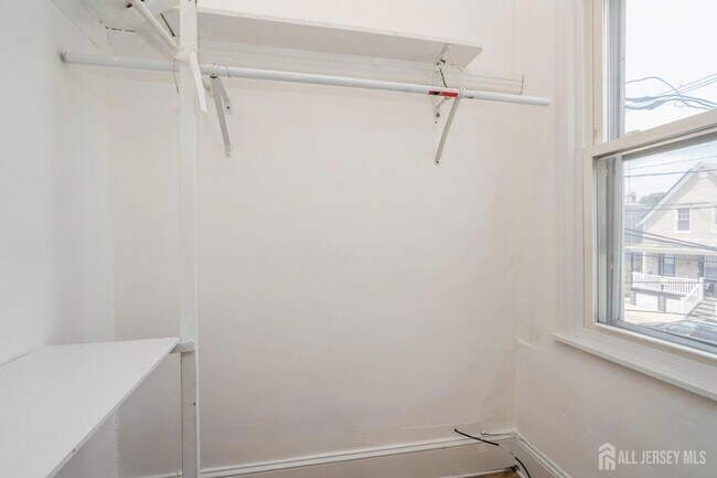 Building Photo - 309 Hall Ave