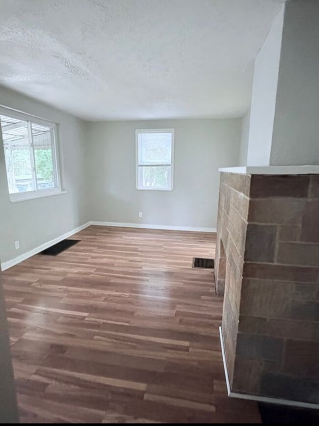 Building Photo - 2227 Homestead Dr