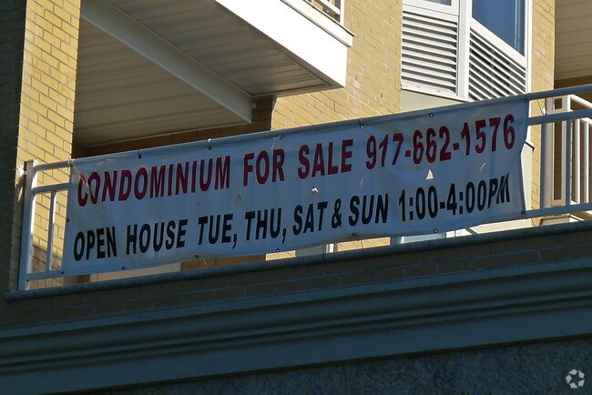 Building Photo - 93-05 37th Ave