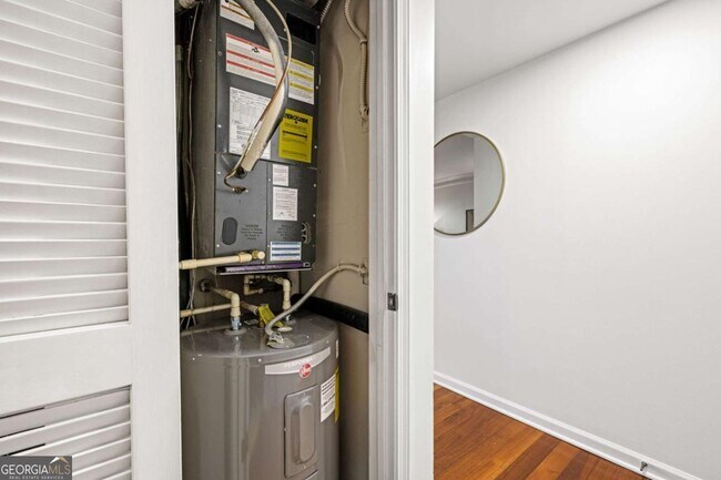 Building Photo - 275 13th St NE