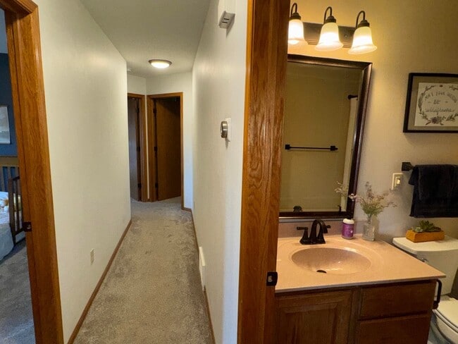Building Photo - 209 E Larkspur Ln