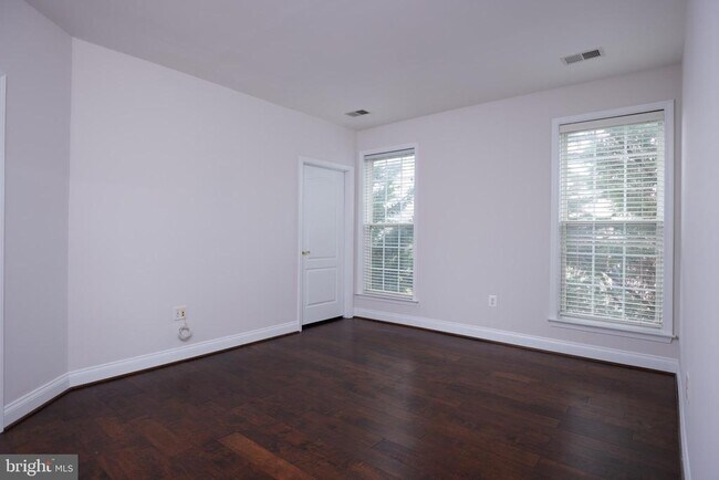 Building Photo - 300 King Farm Blvd