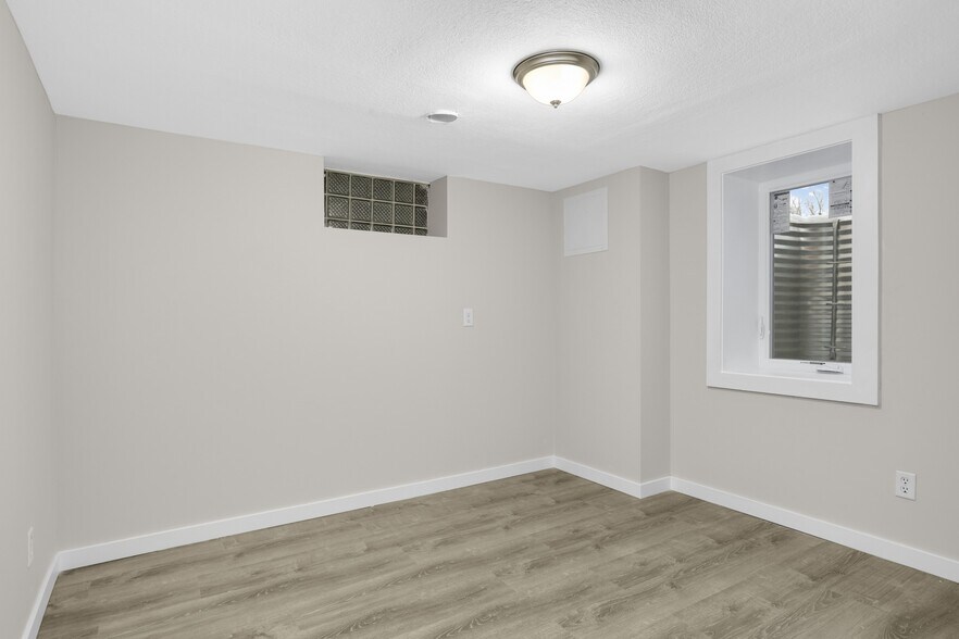 Building Photo - 3744 Perry Ave N