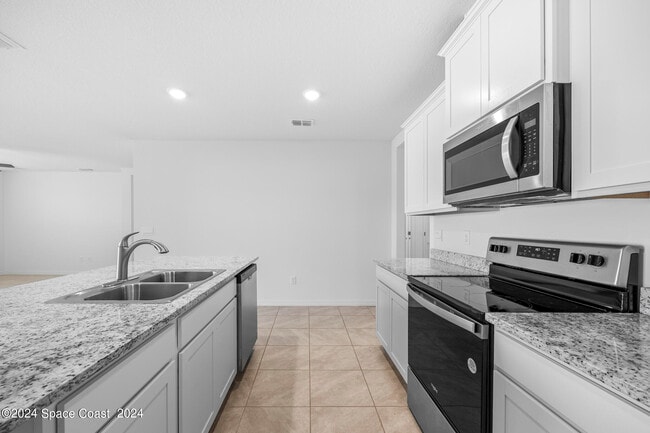 Building Photo - 1253 Dunes Ave