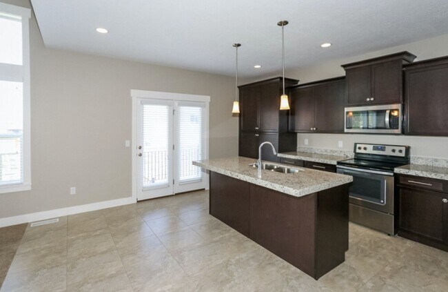 Building Photo - Beautiful Taylorsville Townhouse