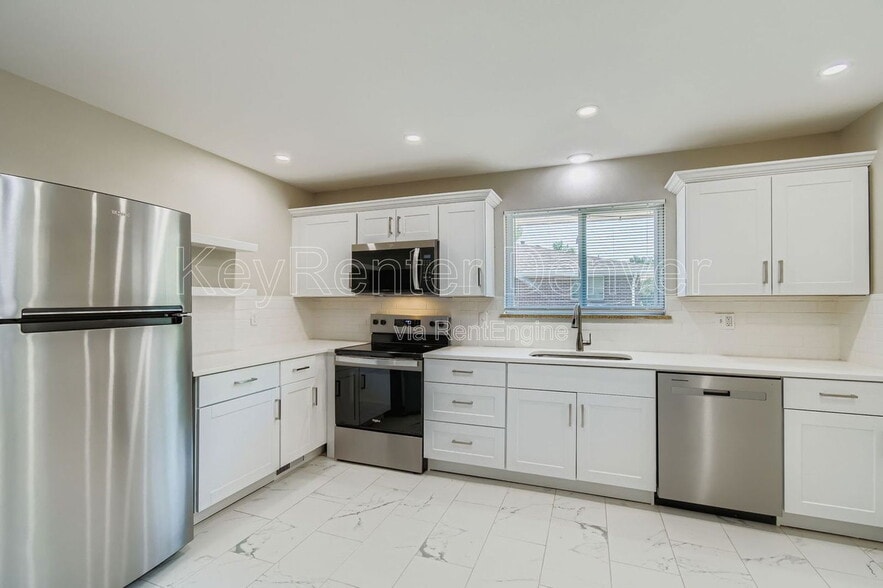 Building Photo - 10922 E 4th Way