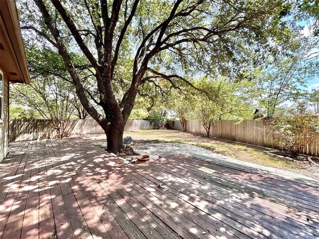 Building Photo - 1303 White Dove Cove