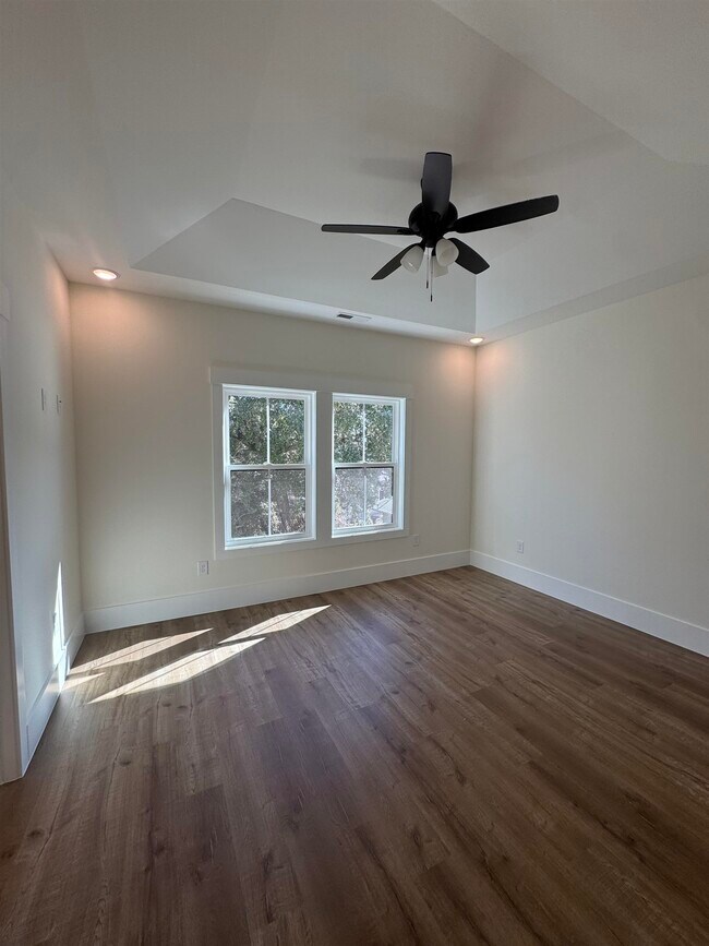 Building Photo - 614 Collins St