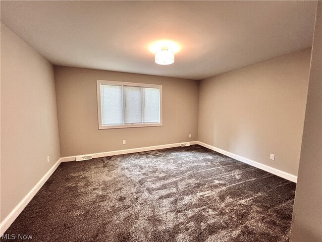 Building Photo - 704 Echo Dr