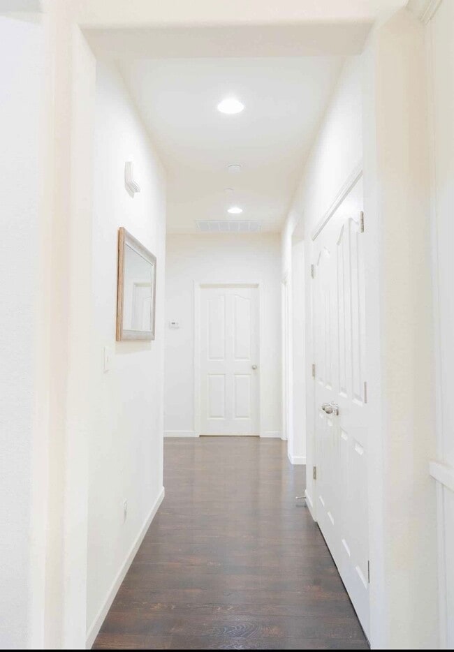 Building Photo - 2535 W Sady Ct