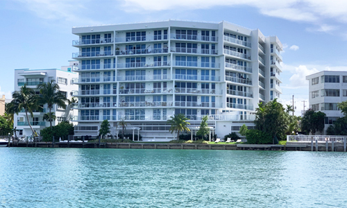 Building Photo - 9821 E Bay Harbor Dr