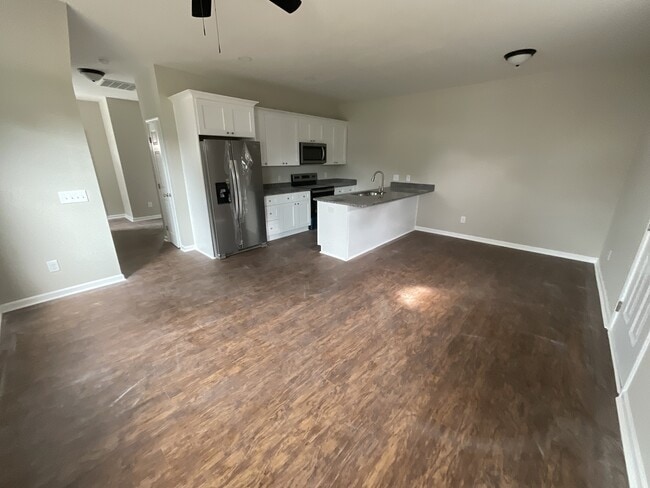 Building Photo - 1015 W C St