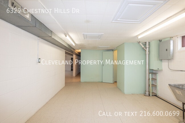 Building Photo - 6329 Chestnut Hills Dr