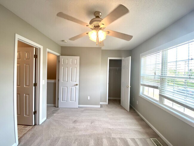 Building Photo - 2 Bedroom Townhome in Jacksonville