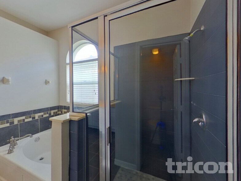 Building Photo - 1142 Barclay Wood Dr