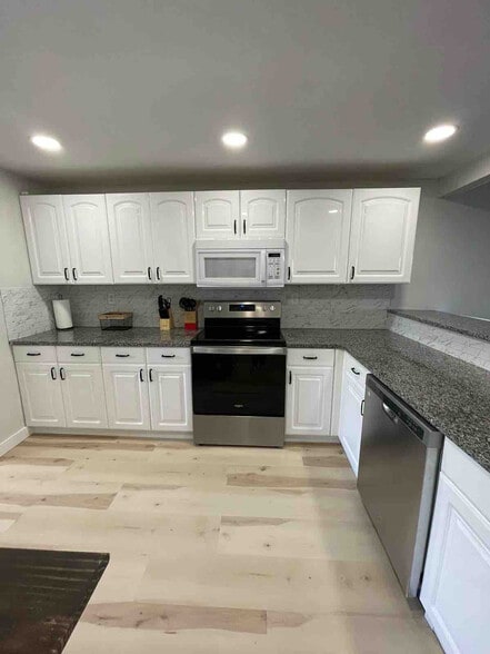 Building Photo - 31 Inlet Harbor Rd