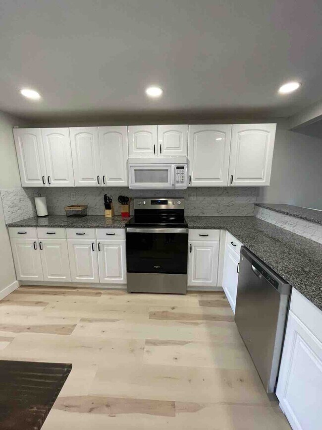 Building Photo - 31 Inlet Harbor Rd